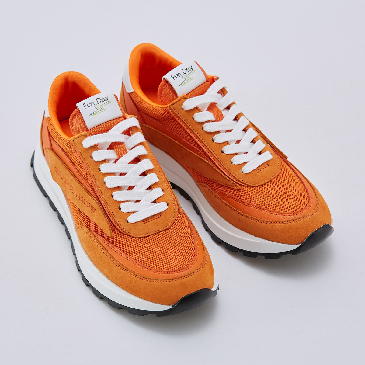 欧时力集团春夏男鞋户外平底圆头跑步鞋牛皮革休闲鞋男 224元