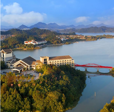 依山傍水这里是临安小核桃的故乡杭州中都青山湖畔大酒店山景高级大双